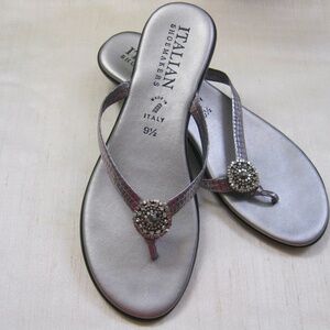 Italian Shoemakers, Metallic  Flip Flip Sandals Size 91/2. Made in Italy.